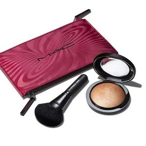 M.A.C. TRICK OF THE LIGHT MINERALIZE SKINFINISH KIT -Bling Me to Life